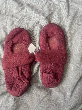 Simply Vera Vera Wang Burgundy Quilted House Slippers